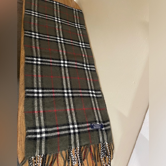 AUTH BURBERRY OLIVE CASHMERE SCARF ๐ GREEN BLACK RED WHITE VINTAGE CHECK PLAID - Picture 4 of 9